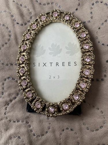 Small metal sixtrees photo - small,